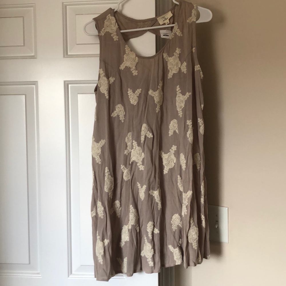 *Brand new* tan and white shift dress